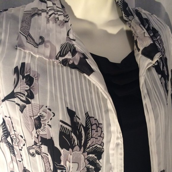 Travelers Collection by Chico's Black White Bold Design Sheer Blouse Cover Up - Picture 3 of 8